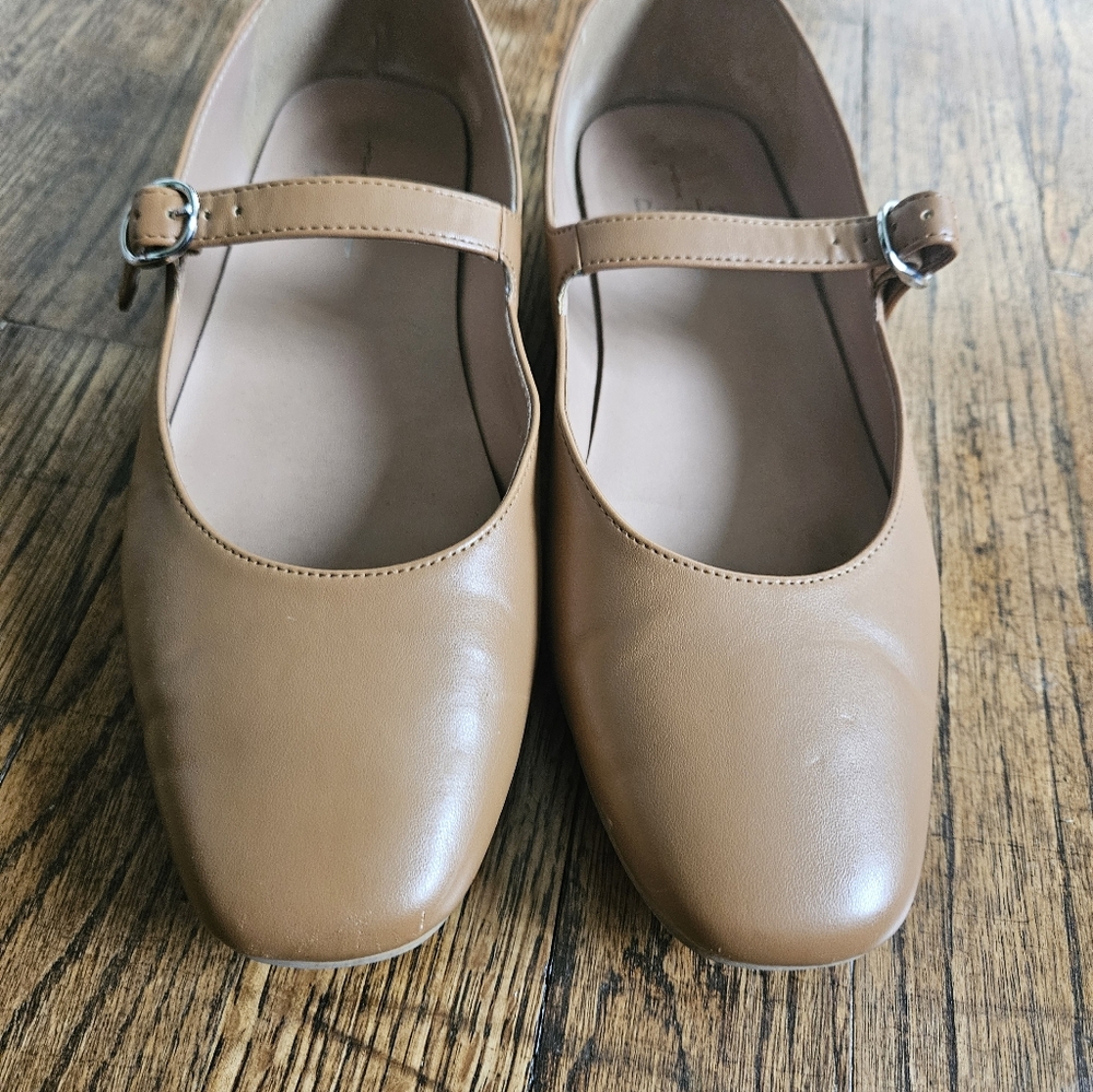 Linea Paolo Women's Mary Jane Flats - Picture 5 of 8